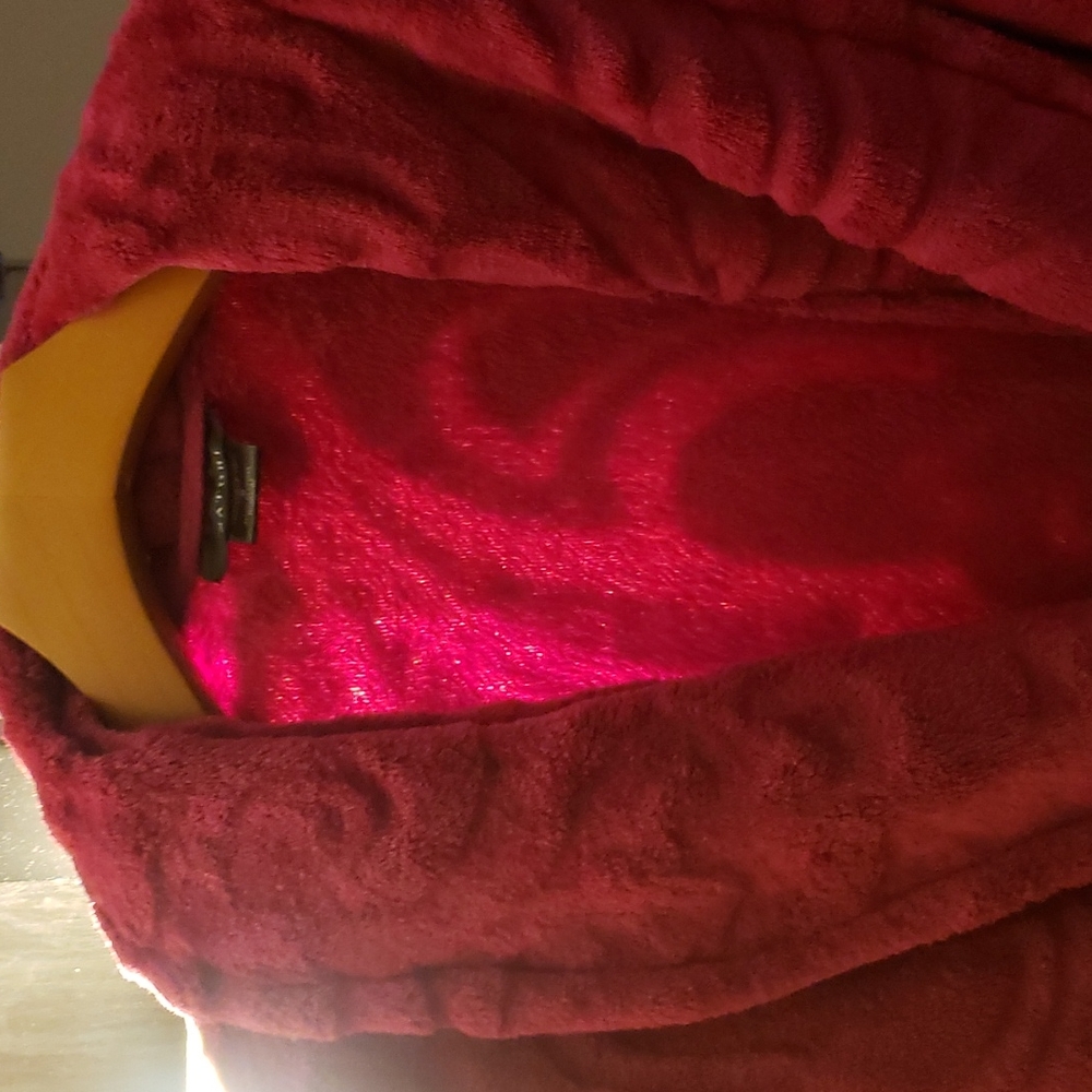 NATORI Robe NWT Dark Fuscia Pink sz Small